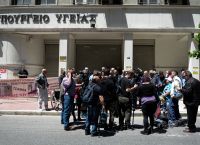 Απεργία: Στάση εργασίας και συγκέντρωση στο υπουργείο Υγείας από τους τραυματιοφορείς