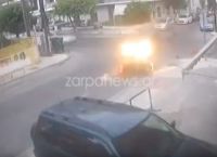 Ανατριχιαστικό βίντεο: Αυτοκίνητο στα Χανιά εκσφενδονίζει μηχανάκι και εξαφανίζεται