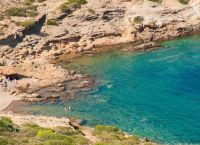 Μεγάλες παραλίες στην Αττική για να κάνετε άνετα μπάνιο μετά την καραντίνα