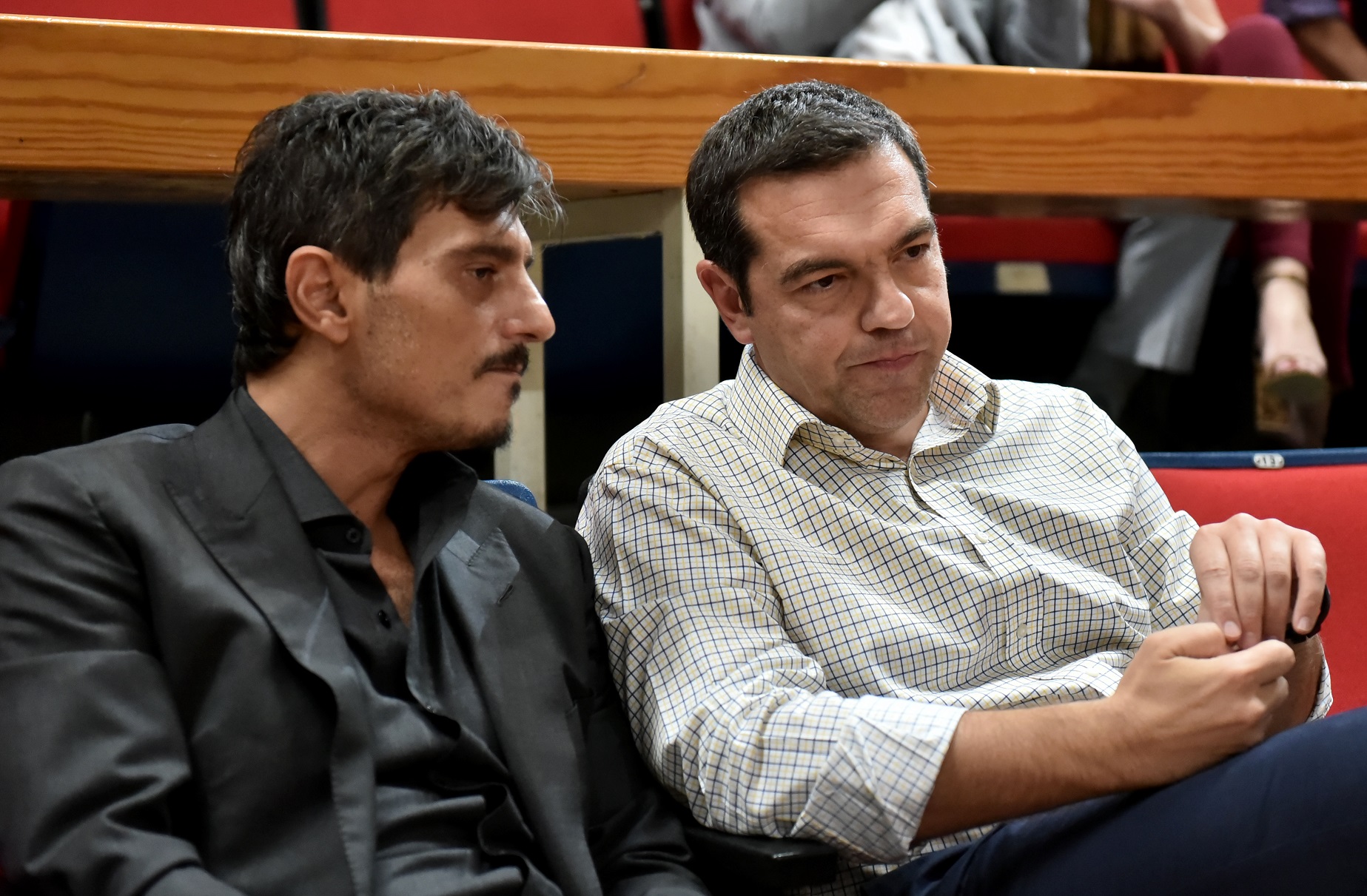 Αλέξης Τσίπρας: Στα επίσημα του ΟΑΚΑ, δίπλα στον Δημήτρη Γιαννακόπουλο (pics)