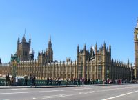 Brexit: Πληθαίνουν τα αιτήματα για άμεση επαναλειτουργία του κοινοβουλίου