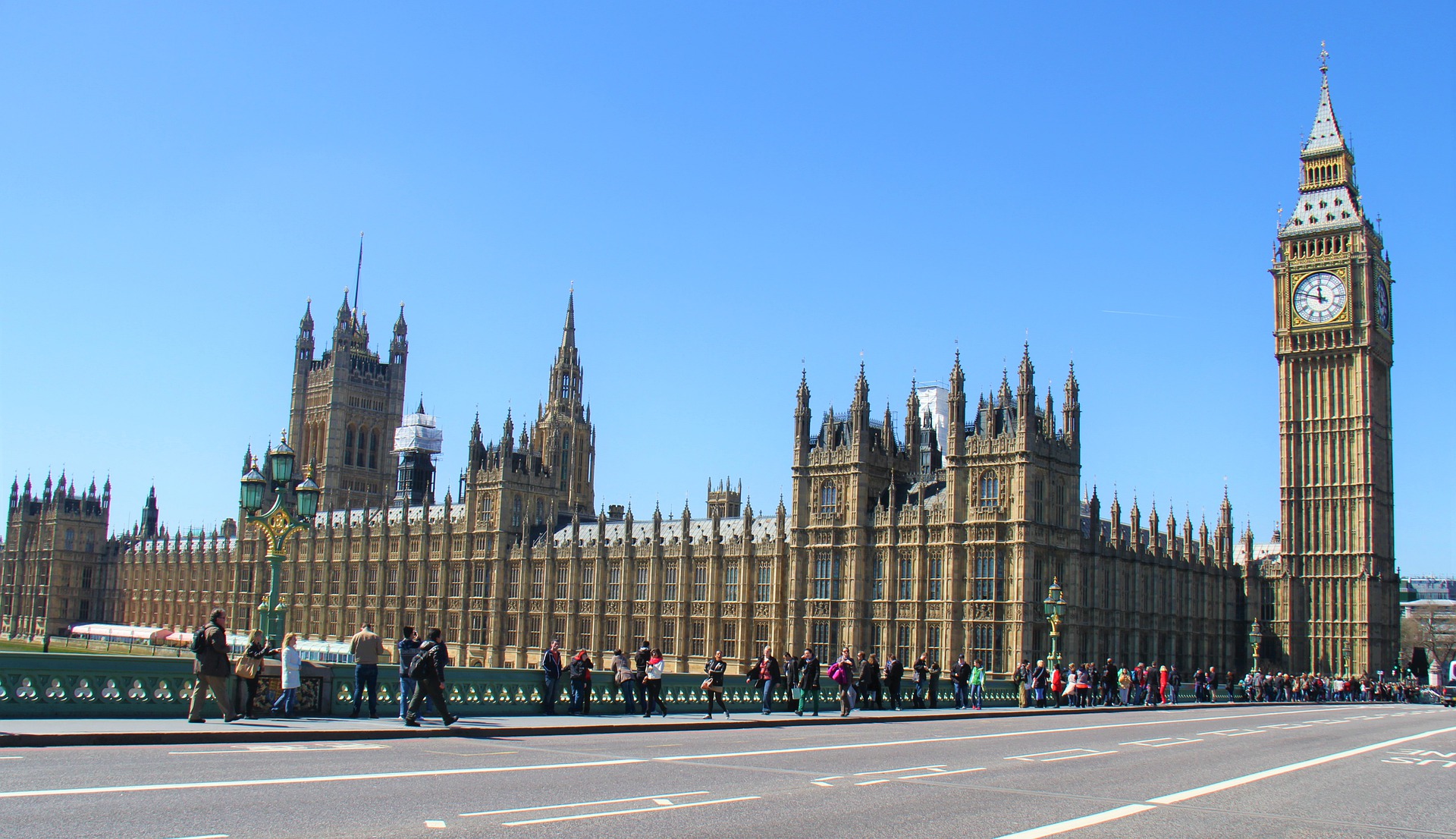 Brexit: Πληθαίνουν τα αιτήματα για άμεση επαναλειτουργία του κοινοβουλίου