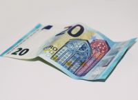 Δείτε πως φτιάχνονται τα χαρτονομίσματα των 20 ευρώ (vid)