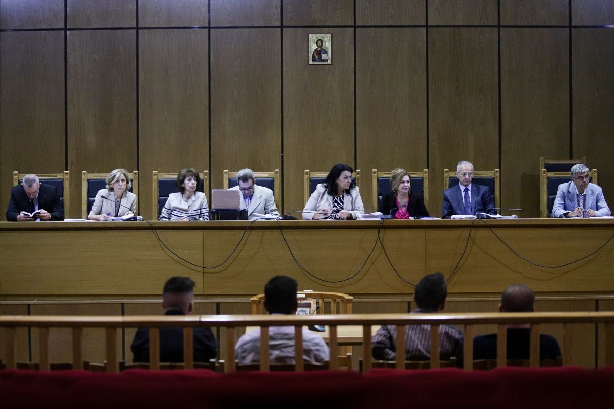 Χρυσή Αυγή: Η εισαγγελέας ζητάει την απαλλαγή για την επίθεση στο “Συνεργείο”