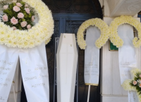 Τραγωδία στο Βόλο: Σε κλίμα οδύνης η κηδεία της 14χρονης που σκοτώθηκε στο λούνα παρκ