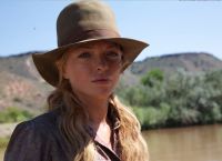 Η κόρη του Clint Eastwood τόπλες στην παραλία [pics]