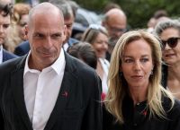 Δανάη Στράτου: Ξεσπά για τη σχέση του πατέρα της με τον Βαρουφάκη