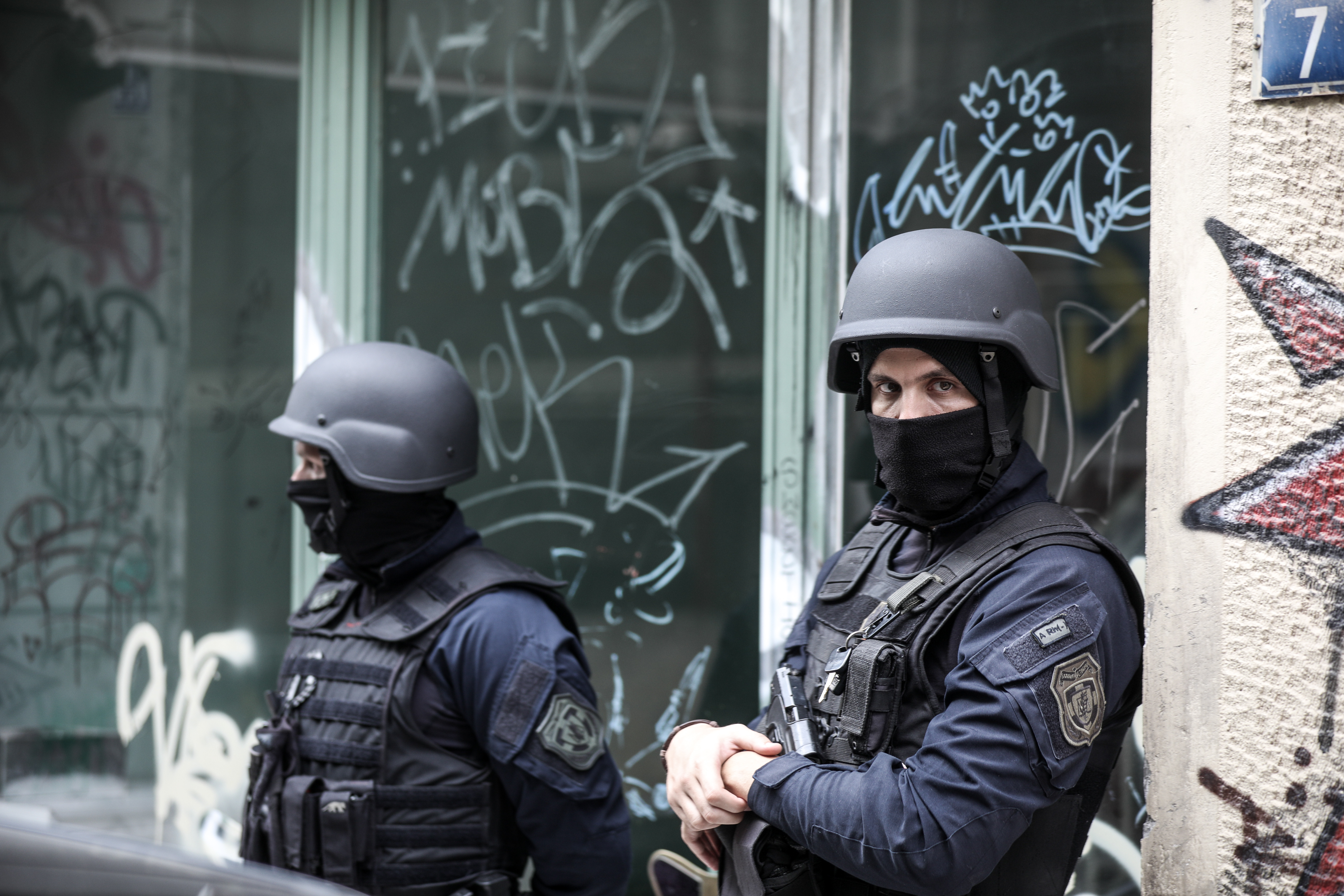 Εξάρχεια: Επιχείρηση της Δίωξης Ναρκωτικών σε διαμέρισμα