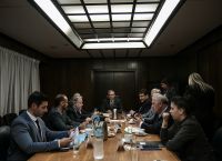 Ψήφος των αποδήμων: Τα «βρήκαν» στη διακομματική επιτροπή