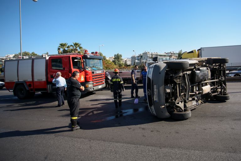 Κίνηση στους δρόμους: Χαμός στον Κηφισό από ανατροπή φορτηγού