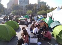Βαρκελώνη: Εκατοντάδες νέοι έστησαν σκηνές με αίτημα την ανεξαρτησία [pics]