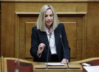 Φώφη Γεννηματά: “Ενισχύετε τους λίγους και ισχυρούς, σε βάρος των πολλών”