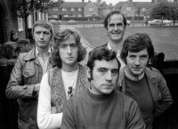 Monty Python: Το σκετσάκι που ενέπνευσε τις κοπέλες στη Νέα Φιλαδέλφεια