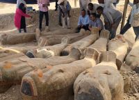 Αίγυπτος: Αρχαιολόγοι ανακάλυψαν τάφο με 20 άθικτες σαρκοφάγους (pics)