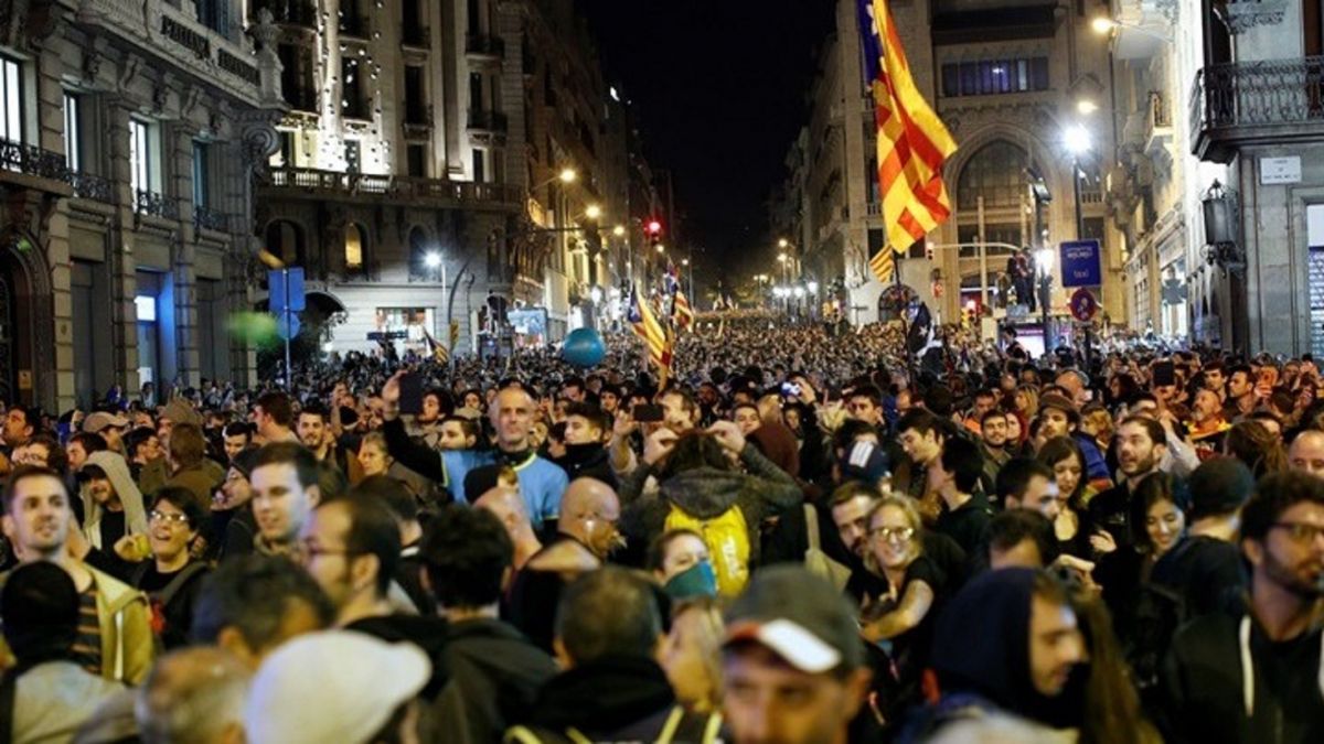 Βαρκελώνη: Εκατοντάδες χιλιάδες υπέρμαχοι της ανεξαρτησίας της Καταλονίας στους δρόμους