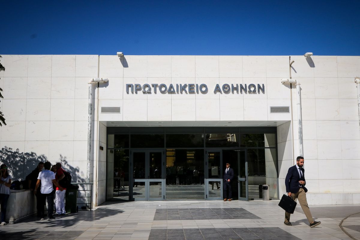 Απόφαση σταθμός: Πρωτοδικείο έδωσε επιμέλεια παιδιού και διατροφή σε πατέρα