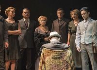 Απρόσκλητος Επισκέπτης: Έρχεται στο θέατρο Ελιάρτ