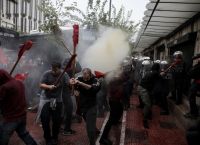 Ένταση στο κέντρο της Αθήνας: Επεισόδια και χρήση χημικών της αστυνομίας στην πορεία των φοιτητών