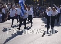 Νέα Φιλαδέλφεια: Χαμός με την παρέλαση αλά Monty Python – Βαριές εκφράσεις από τον Βούρο [vid]