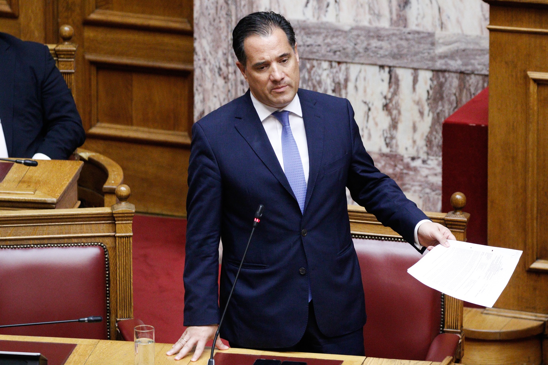 Άδωνις Γεωργιάδης: Αυστηρό μήνυμα προς τις τράπεζες για υπερβολικές χρεώσεις