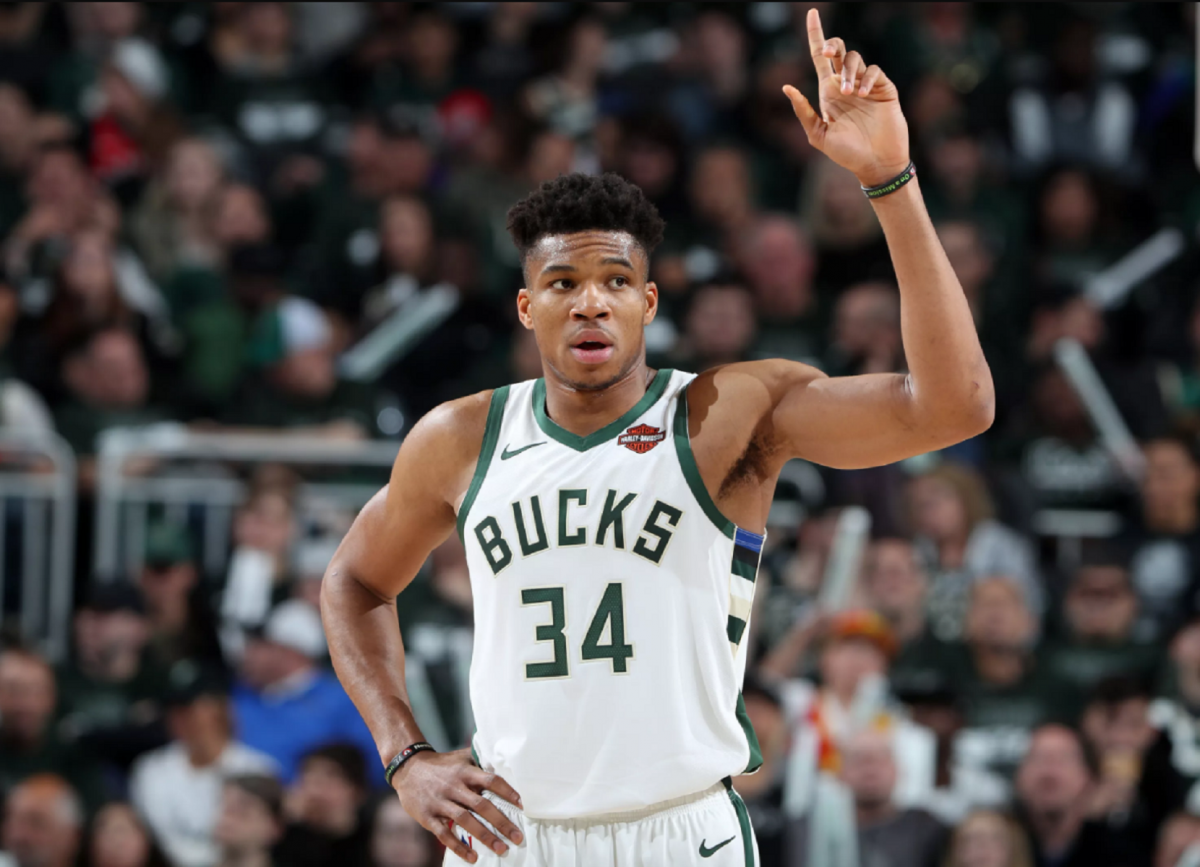 NBA: Σχεδόν “τριπλός” ξανά ο Αντετοκούνμπο, ήττα για Μπακς