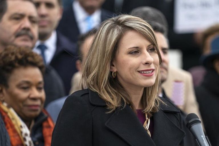 ΗΠΑ: Υπέβαλε την παραίτηση της βουλευτής των Δημοκρατικών – Την “έκαψαν” άσεμνες φωτογραφίες της