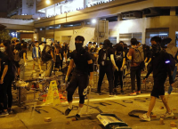 Χονγκ Κονγκ: Συνεχίζονται οι αντικυβερνητικές διαδηλώσεις – Κλείνουν τα σχολεία για λόγους ασφαλείας