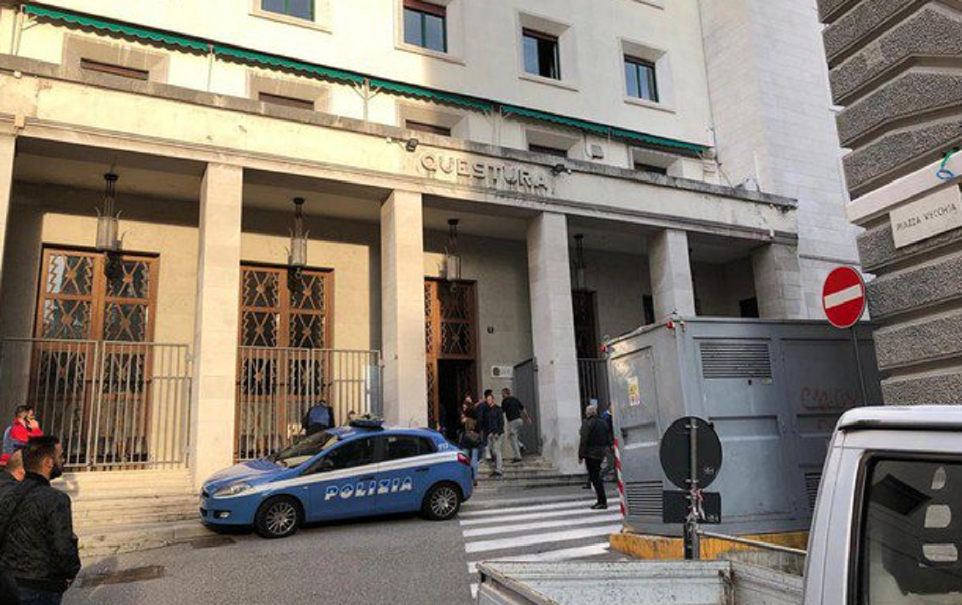 Ιταλία: Πυροβολισμοί σε αστυνομικό τμήμα – Νεκροί δύο αστυνομικοί
