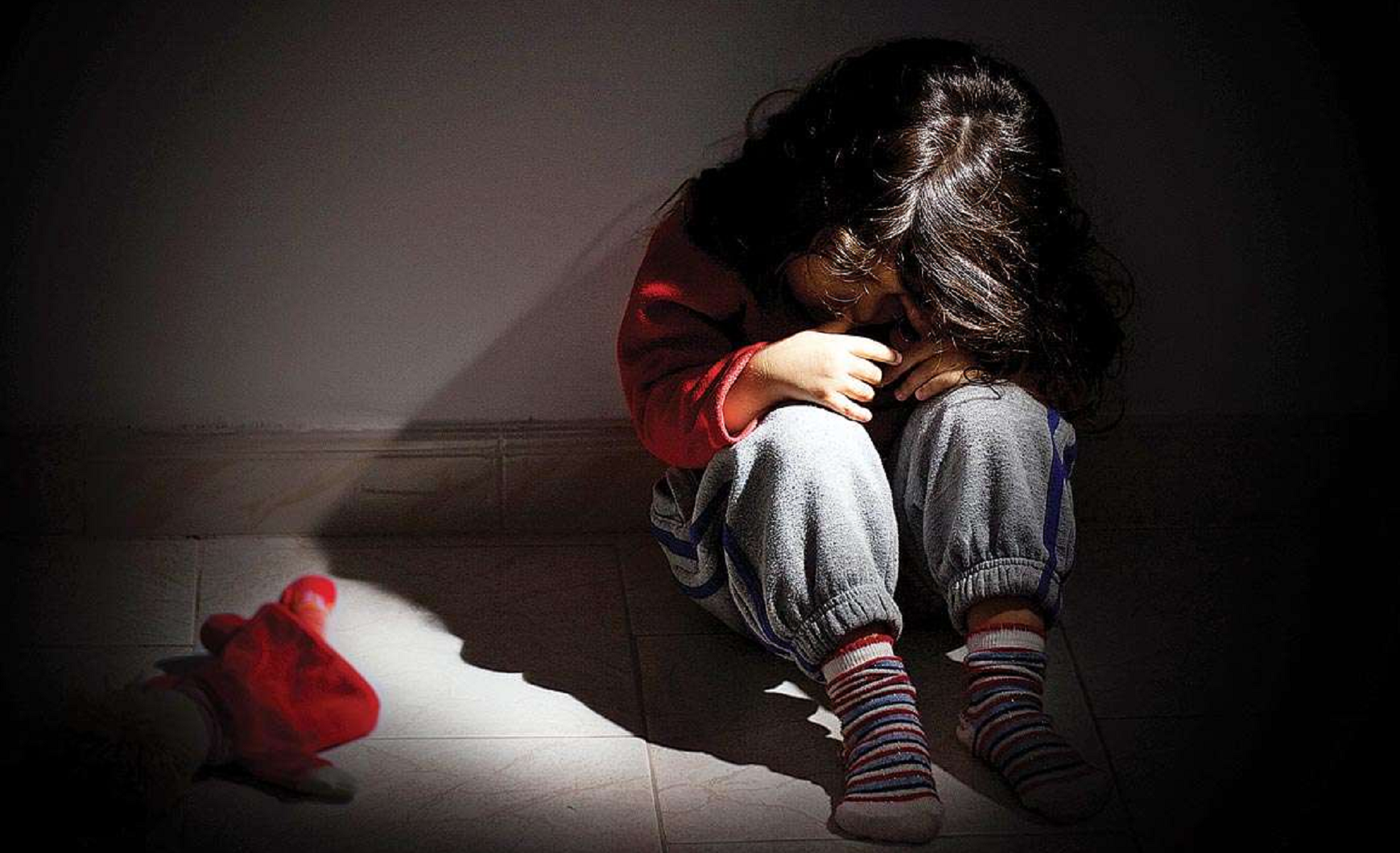 Κομισιόν: Καλεί την Ελλάδα να εφαρμόσει τους κανόνες για την καταπολέμηση της σεξουαλικής κακοποίησης παιδιών