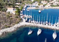 Καστός: Μοναδικά πλάνα από τo μικρότερο κατοικημένο νησί του Ιονίου (vid)