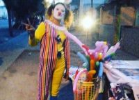 Χιλή: Οργή για καλλιτέχνη του δρόμου που βρέθηκε κρεμασμένη από χειροπέδες