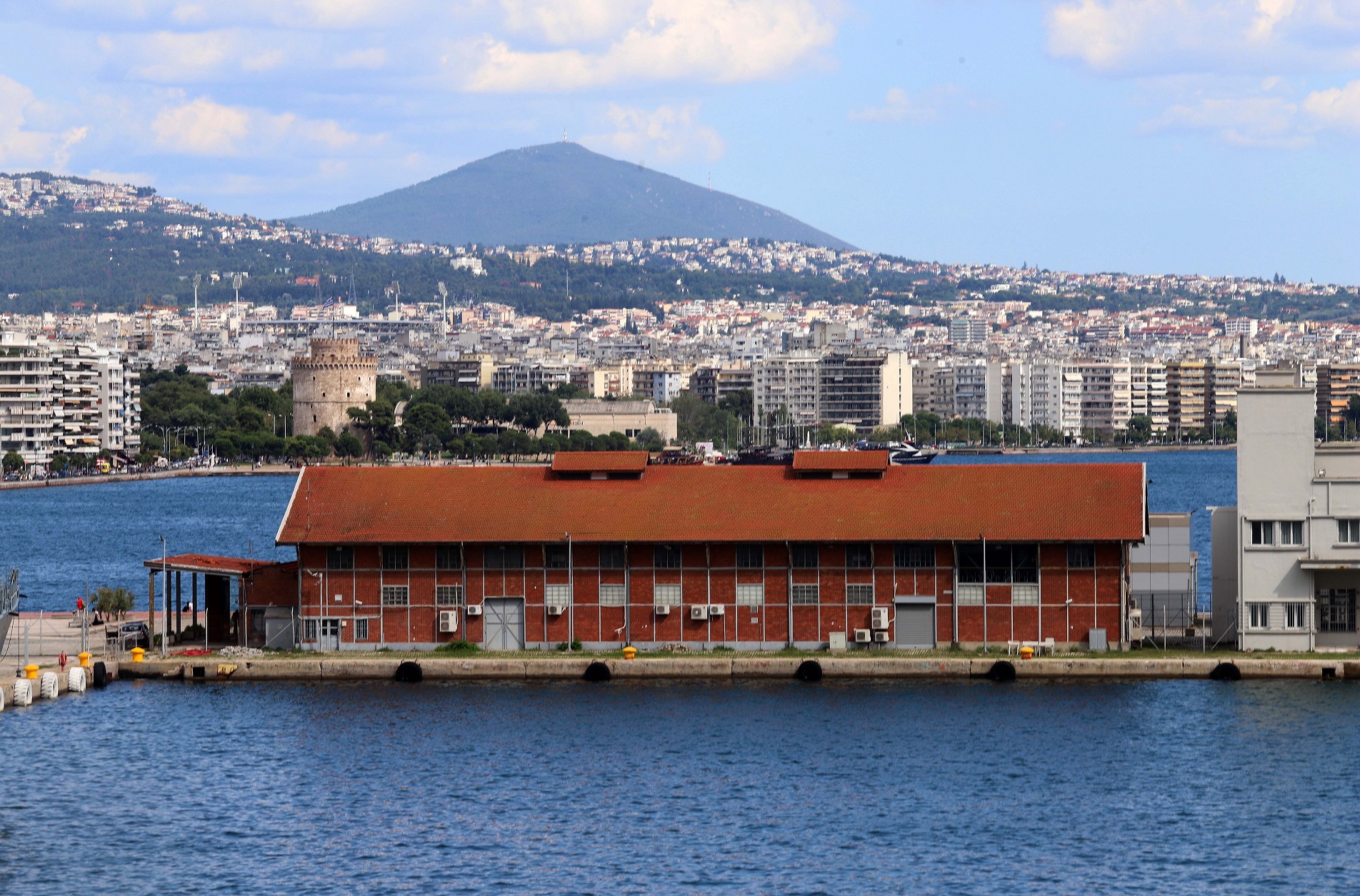 Θεσσαλονίκη: Σε εξέλιξη οι απολογίες των συλληφθέντων για εμπλοκή στην υπόθεση με το λιμάνι