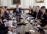 Συνάντηση Μητσοτάκη – Τραπεζιτών: Προς αναθεώρηση ορισμένες από τις χρεώσεις στις συναλλαγές