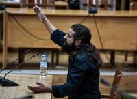 Δίκη Χρυσής Αυγής: Προκλητικός ο Μπαρμπαρούσης – Τον “άδειασε” ο Παναγιώταρος