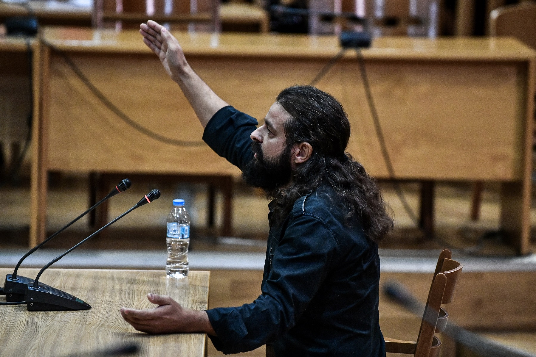 Δίκη Χρυσής Αυγής: Προκλητικός ο Μπαρμπαρούσης – Τον “άδειασε” ο Παναγιώταρος