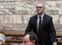 “Σφάχτηκαν” στο Twitter Κωνσταντίνος Μπογδάνος – Κώστας Βαξεβάνης