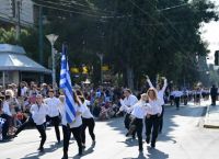 Η παρέλαση, οι «ινστρούχτορες» και η απάντηση