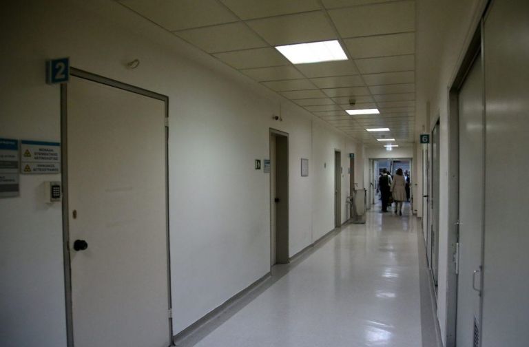 Αντικαπνιστικό νομοσχέδιο: Τροπολογία ρυθμίζει τις πρόσθετες εφημερίες στα νοσοκομεία
