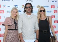 Λαμπερές παρουσίες και εντυπωσιακά καπέλα στο 73ο Ελληνικό Ντέρμπι ΟΠΑΠ –  Ποιοι διάσημοι έδωσαν το παρών