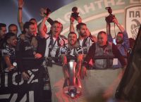 Νταμπλ και ΠΑΟΚ έγιναν… αυτοκόλλητα!