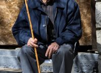 Θεσσαλονίκη: Νεαρός άρπαξε από 90χρονο δαχτυλίδι – κειμήλιο και 500 ευρώ