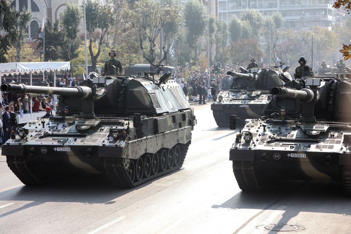 Θεσσαλονίκη: Εντυπωσιακή η στρατιωτική παρέλαση για την επέτειο της 28ης Οκτωβρίου – Δείτε φωτογραφίες