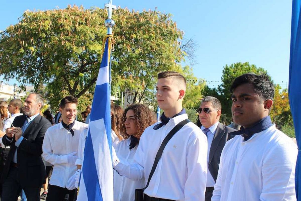 28η Οκτωβρίου: Παραστάτης 17χρονος αριστούχος από το Μπαγκλαντές που φιλοξενείται στην “ΑΠΟΣΤΟΛΗ”