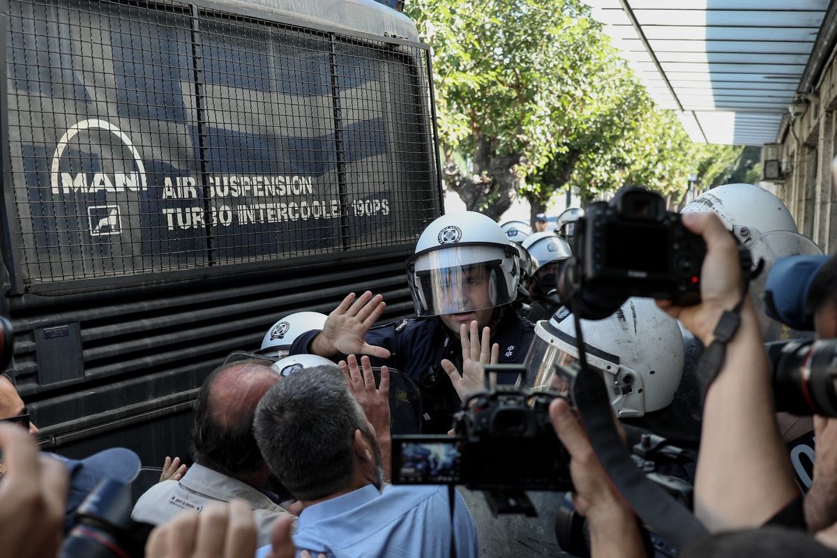 Συλλαλητήριο ΠΟΕ-ΟΤΑ: Ένταση και επεισόδια έξω από τη Βουλή