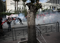 Φοιτητική πορεία: Επεισόδια στο κέντρο της Αθήνας – Συγκρούσεις και ρίψη χημικών μεταξύ διαδηλωτών και ΜΑΤ Φοιτητική πορεία: Επεισόδια στο κέντρο της Αθήνας – Συγκρούσεις και ρίψη χημικών μεταξύ διαδηλωτών και ΜΑΤ