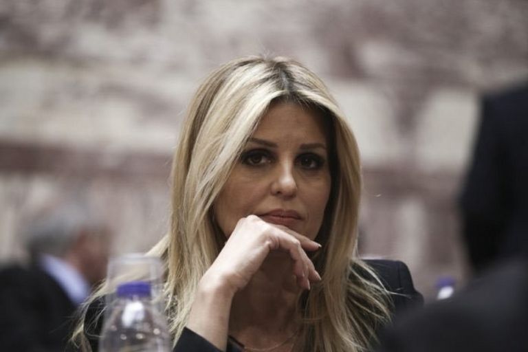 Έλενα Ράπτη: “Παρέμβαση” στο γραφείο της στη Θεσσαλονίκη – Πέταξαν μπογιές κι έγραψαν συνθήματα