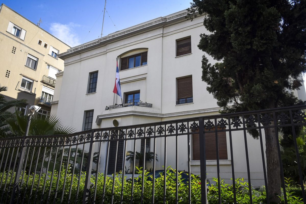 Ύποπτη βαλίτσα στην πρεσβεία της Σερβίας