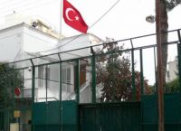 Θεσσαλονίκη: Ο Ρουβίκωνας μπήκε στο τουρκικό προξενείο και σήκωσε πανό υπέρ των Κούρδων