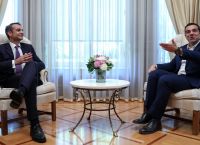 Απίθανος διάλογος Μητσοτάκη – Τσίπρα για τις “μεταρρυθμίσεις επίπλων” Απίθανος διάλογος Μητσοτάκη – Τσίπρα για τις “μεταρρυθμίσεις επίπλων”