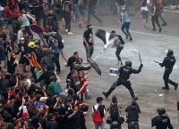 Ισπανία: Βίαιες συγκρούσεις στη Βαρκελώνη μετά την καταδίκη των αυτονομιστών